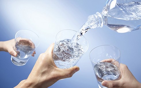 Uống nước lọc sai cách là tự &#34;đầu độc&#34; bản thân, cực nguy hiểm - 1