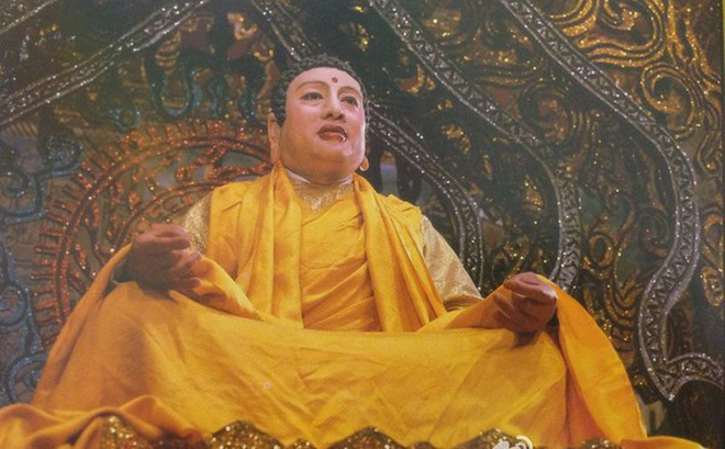 Kỳ lạ diễn viên đóng Phật tổ trong Tây Du Ký được quỳ lạy khi đi trên phố