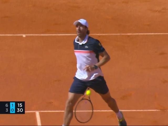 ”Mắt lác” đưa bóng qua hai chân bỏ nhỏ kinh điển: Federer - Nadal cũng chịu
