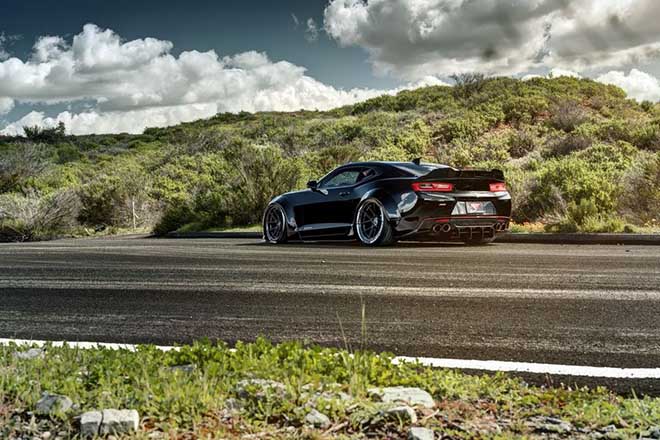 Ngắm nhìn Chevrolet Camaro SS với diện mạo hầm hố cùng sắc đen đầy cá tính - 4