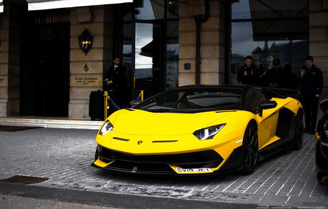 &#34;Siêu bò&#34; Lamborghini Aventador SVJ về tay vị đại gia thích &#34;màu vàng&#34; - 1