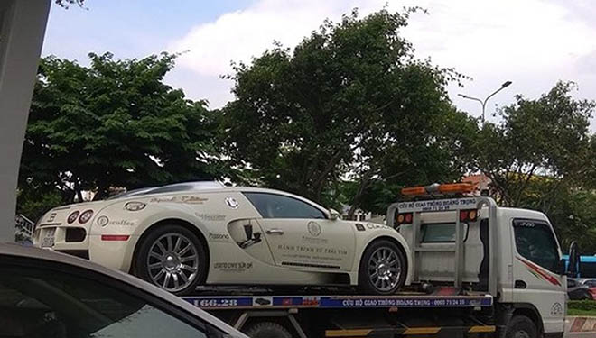 Bugatti Veyron của "Qua Vũ" bất ngờ xuất hiện trên đường phố Sài Gòn - 1
