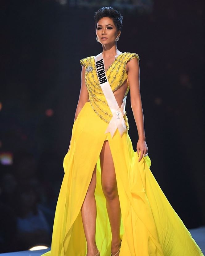 Chiếc váy vàng của H’Hen Niê đẹp nhất lịch sử Hoa hậu Hoàn vũ - 1