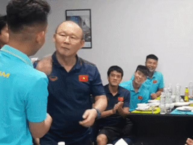 Bánh kem trái tim hình những bông hoa hồng xanh lạ mắt mừng sinh nhật bạn  trai  Bánh Thiên Thần  Chuyên nhận đặt bánh sinh nhật theo mẫu