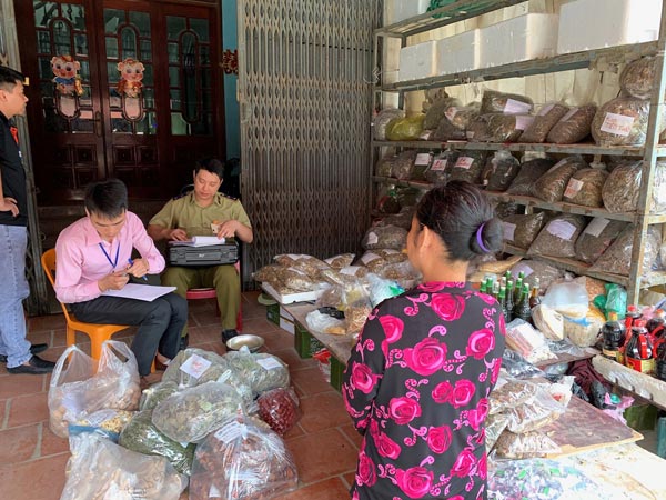 Lạng Sơn: Bày bán tràn lan dược liệu không rõ nguồn gốc
