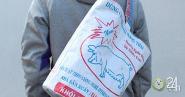 Vỏ bao cám Việt "xuất ngoại" thành túi xách bán gần 800.000 đồng gây choáng