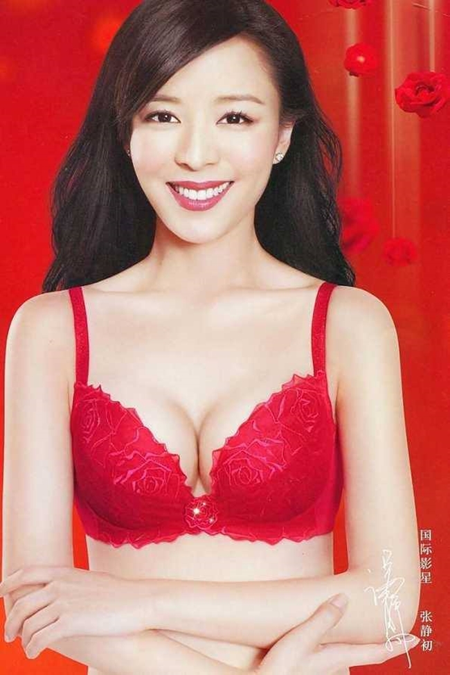 Trương Tịnh Sơ có vẻ đẹp Á đông được đàn ông ưa thích. Ngoài ra cô còn sở hữu thân hình nóng bỏng và đặc biệt là vòng 1 sexy. Người đẹp từng bị đưa tin có mức giá đi tiếp khách và hầu rượu đại gia cao nhất với thù lao 30 triệu NDT (100 tỷ đồng). Tuy nhiên, nguồn tin không cung cấp rõ thời gian hợp đồng của Trương Tịnh Sơ với "bên môi giới" dịch vụ này trong bao lâu.