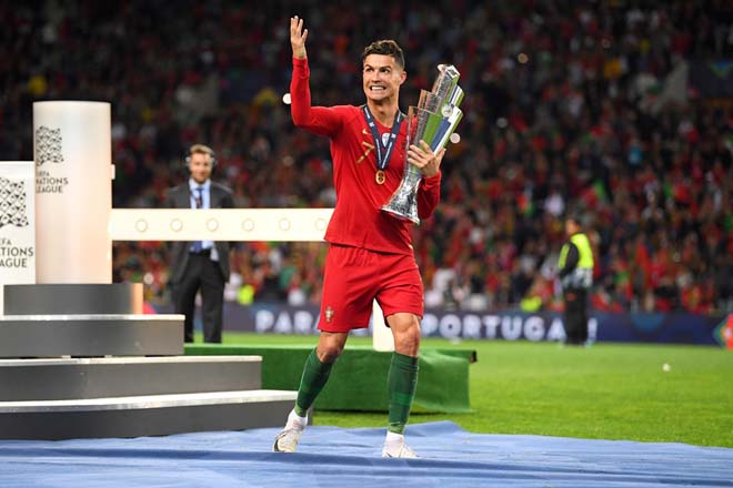 Ronaldo - Sự nghiệp của siêu sao đến từ Bồ Đào Nha là hoàn hảo nhất có thể. Nếu bạn là fan của anh ta và cũng yêu bóng đá, hãy xem những hình ảnh liên quan đến Nations League và cổ vũ cho đội tuyển Bồ Đào Nha.