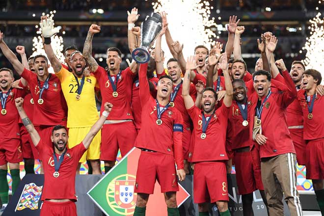 UEFA Nations League - giải đấu đầy kịch tính và hấp dẫn của châu Âu. Những trận đấu nảy lửa và căng thẳng sẽ đưa người xem vào một không gian đầy cảm xúc và niềm vui. Đặc biệt, đội tuyển Bồ Đào Nha luôn là một ứng cử viên sáng giá cho chức vô địch. Hãy cùng xem và cổ vũ cho đội bóng yêu thích của bạn!