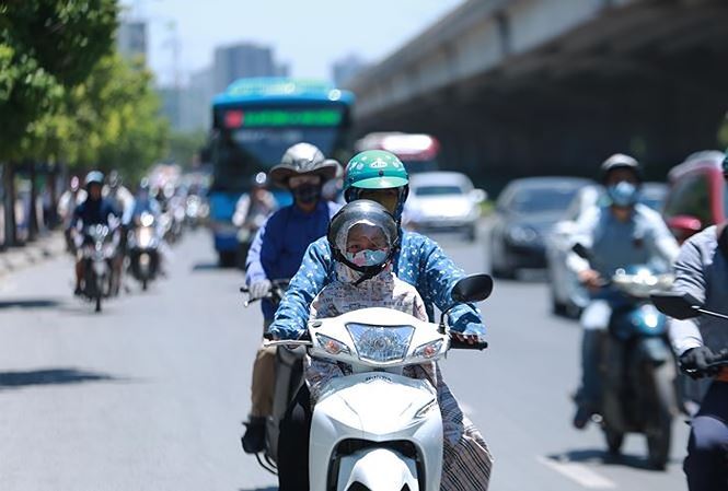 Trời nắng 'độc': Đến viện ngay lập tức nếu có những dấu hiệu này - 1