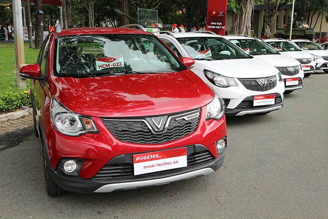 Vinfast bàn giao 650 xe Fadil đầu tiên cho khách hàng tại Việt Nam