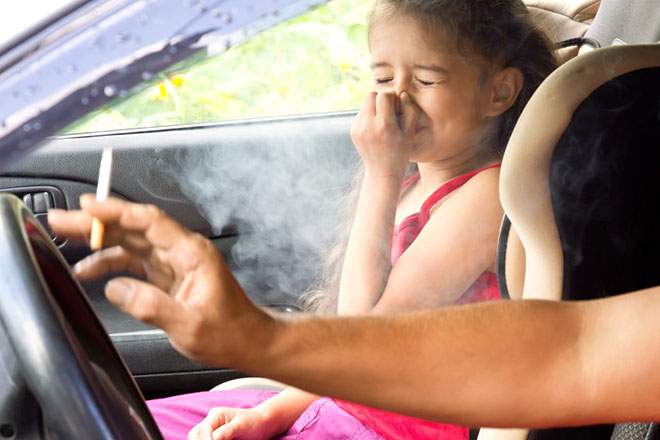 4 bước khắc phục ”mùi thuốc lá” trong xe hơi khi bị ám mùi - 1