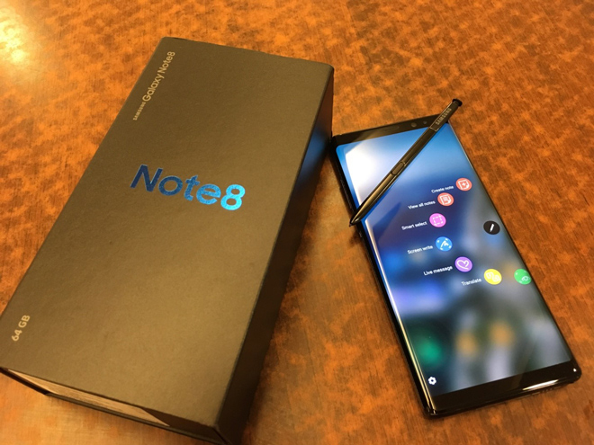 Top smartphone cận cao cấp đáng mua nhất tháng 6 - 1