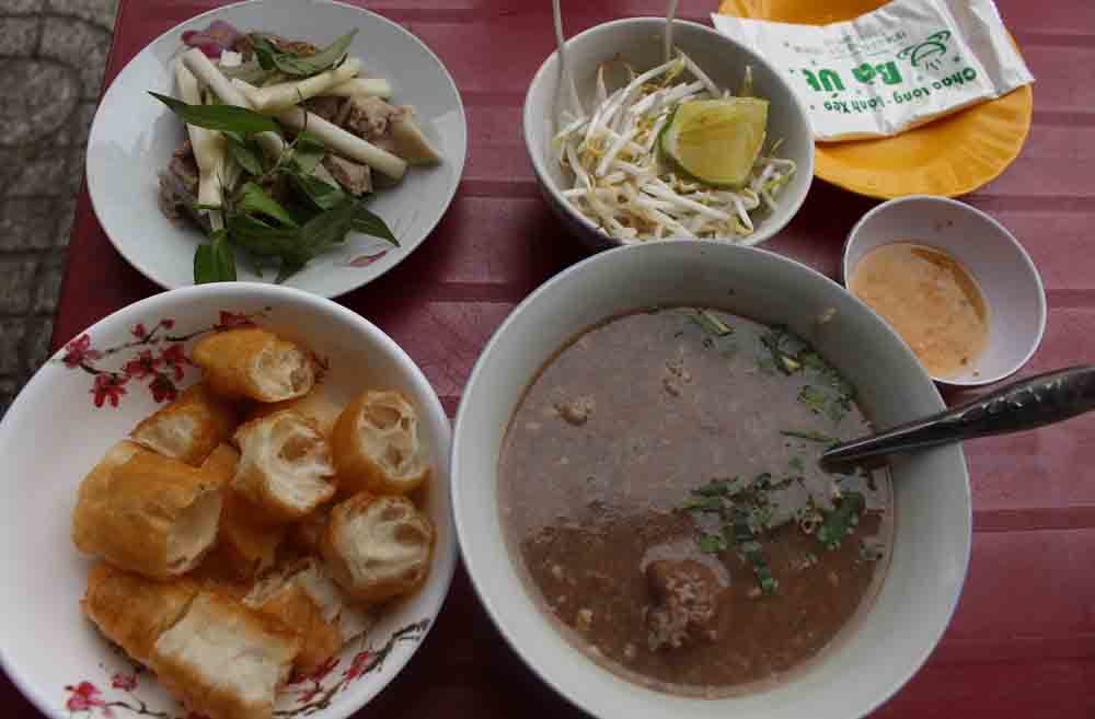 Bánh đúc, phở Lệ có thâm niên lâu đời, nổi tiếng ở Sài Gòn - 1