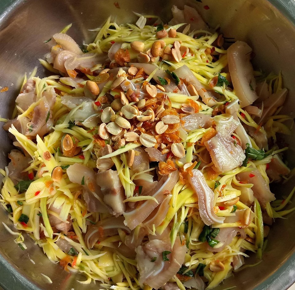 Ở nhà phòng dịch Covid-19, mẹ đảm trổ tài đãi cả nhà 3 món gỏi ngon mát lành, cực tốn cơm - 1