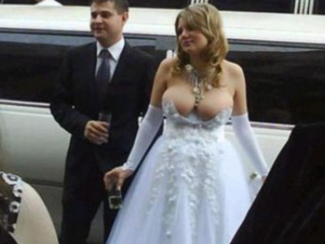Vì sao những chiếc váy cưới này dễ biến cô dâu thành thảm họa thời trang