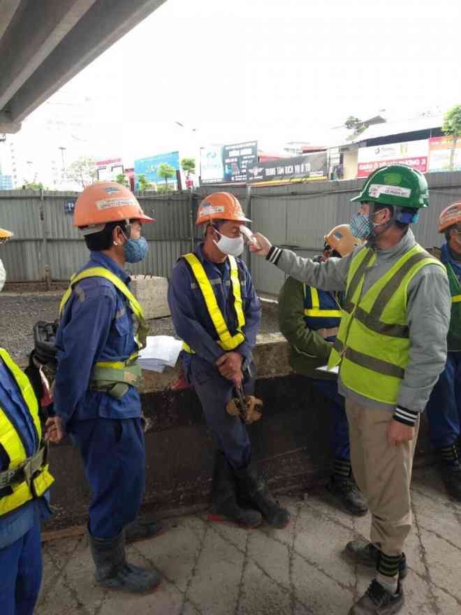 Cận cảnh làm cầu cạn Mai Dịch - Nam Thăng Long giữa tâm dịch Covid-19 - 4