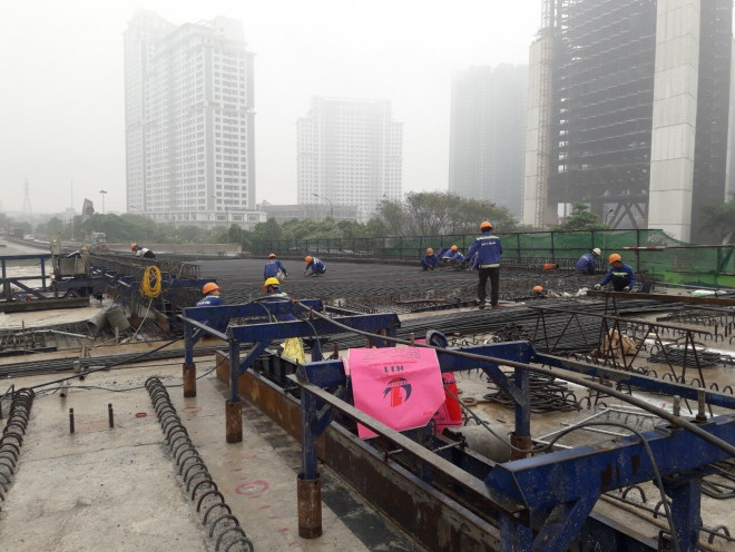 Cận cảnh làm cầu cạn Mai Dịch - Nam Thăng Long giữa tâm dịch Covid-19 - 12