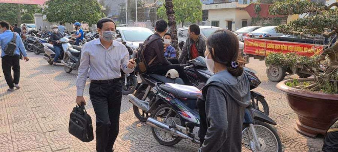 Cận cảnh "vỡ trận" làm giấy xác nhận xe ra vào TP.Hải Phòng mùa Covid-19 - 4