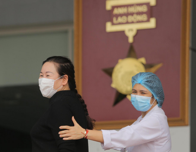 Nữ điều dưỡng Bệnh viện Bạch Mai mắc Covid-19: Tôi đã phải cố bò dậy ăn cốc cháo nguội - 3