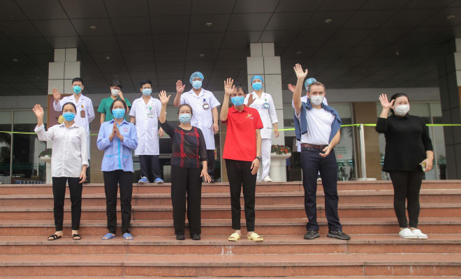 Nữ điều dưỡng Bệnh viện Bạch Mai mắc Covid-19: Tôi đã phải cố bò dậy ăn cốc cháo nguội - 4