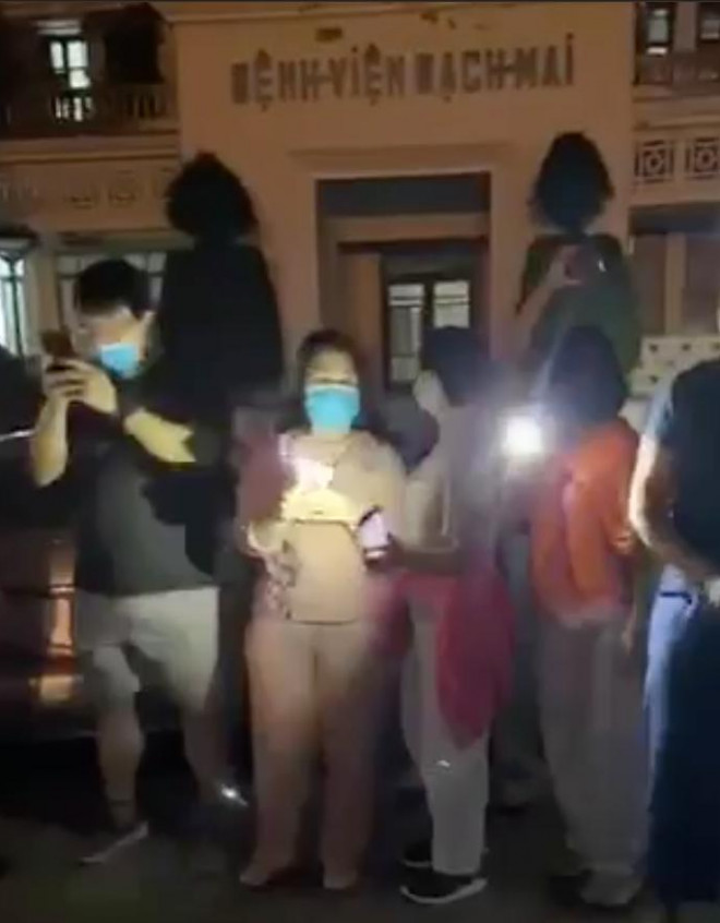 Bộ Y tế yêu cầu Bệnh viện Bạch Mai báo cáo việc tụ tập đông người, không đeo khẩu trang - 2