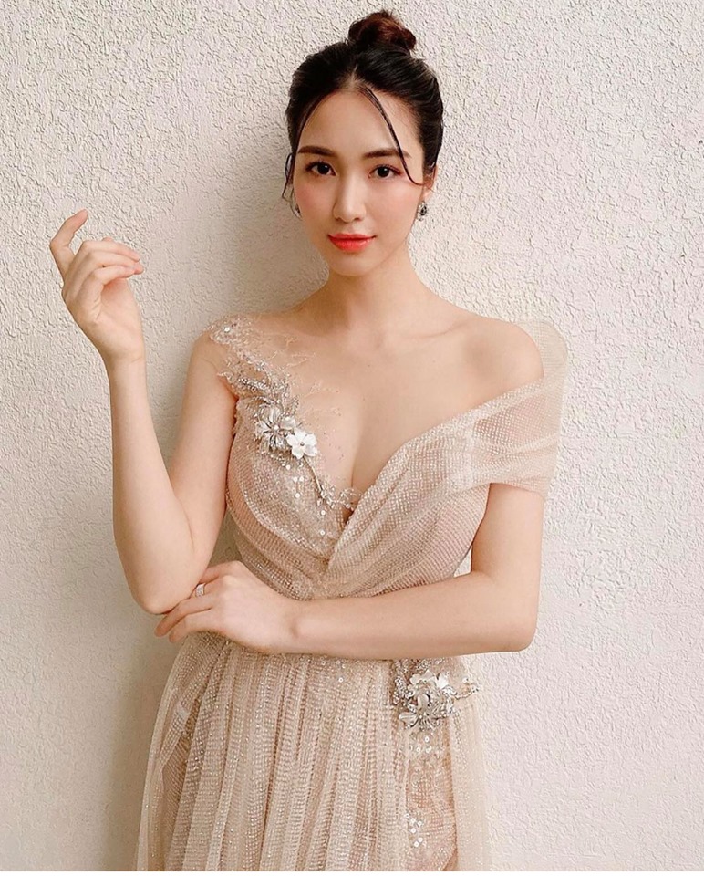 Hòa Minzy chọn váy xẻ để quyến rũ người yêu - 1