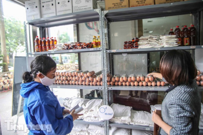 Sau "ATM gạo", Hà Nội có thêm "siêu thị 0 đồng" dành cho người nghèo chống Covid-19 - 9