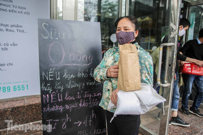 Sau "ATM gạo", Hà Nội có thêm "siêu thị 0 đồng" dành cho người nghèo chống Covid-19 - 13