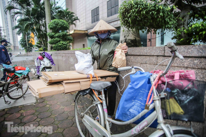 Sau "ATM gạo", Hà Nội có thêm "siêu thị 0 đồng" dành cho người nghèo chống Covid-19 - 14