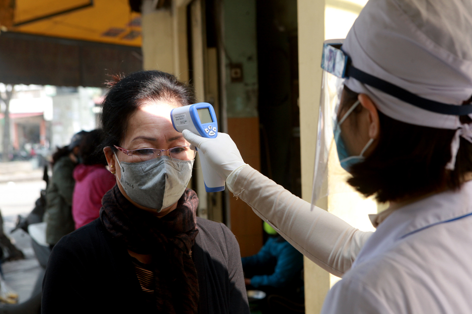 Cách bán hàng phòng dịch Covid-19 có "1-0-2" ở phố cổ Hà Nội - 5