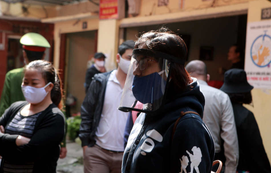 Cách bán hàng phòng dịch Covid-19 có "1-0-2" ở phố cổ Hà Nội - 9