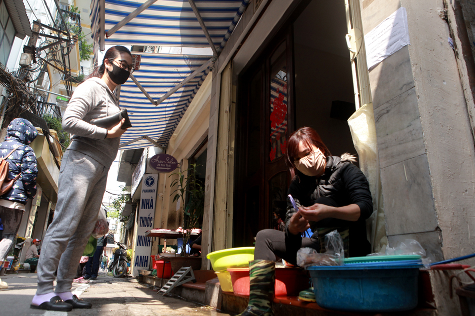 Cách bán hàng phòng dịch Covid-19 có "1-0-2" ở phố cổ Hà Nội - 12