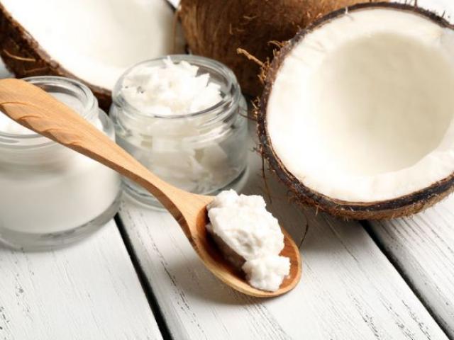 6 cách dưỡng da mịn, làm răng trắng không cần đánh nhờ dầu dừa