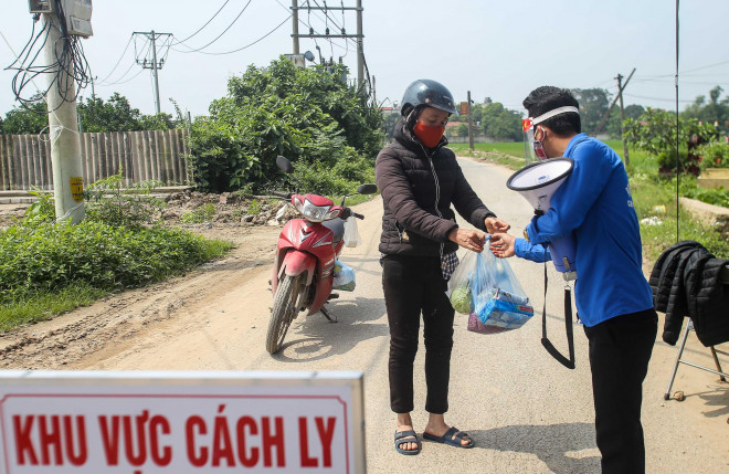 CLIP: Cận cảnh lập 10 chốt, phun khử khuẩn nơi bệnh nhân Covid-19 số 266 sinh sống - 8