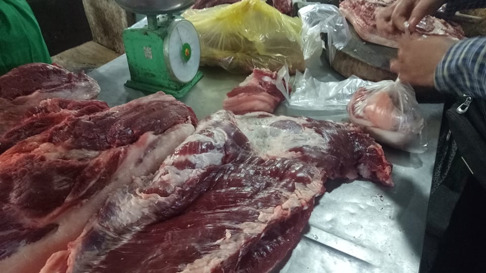 Bất ngờ giá lợn hơi và thịt lợn tại chợ dân sinh quay đầu tăng sốc - 1