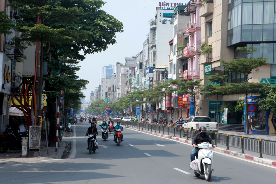 Hình ảnh đường phố Hà Nội trong ngày cuối cách ly xã hội theo Chỉ thị 16 - 16