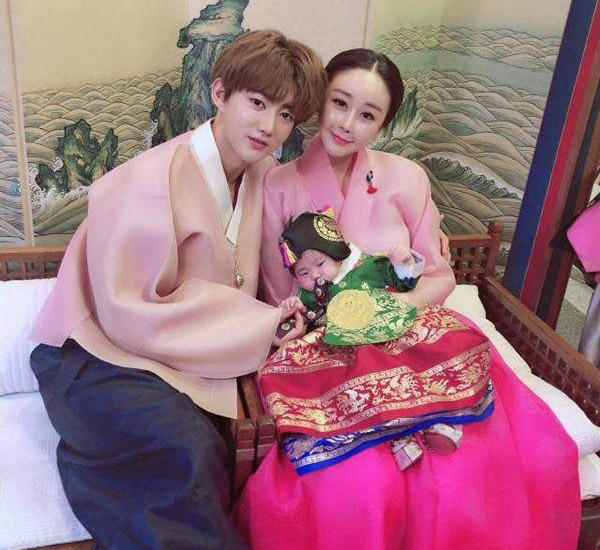 Sao "Tình dục là chuyện nhỏ" 42 tuổi lấy trai 24, 5 lần sửa mũi để đổi vận - 5