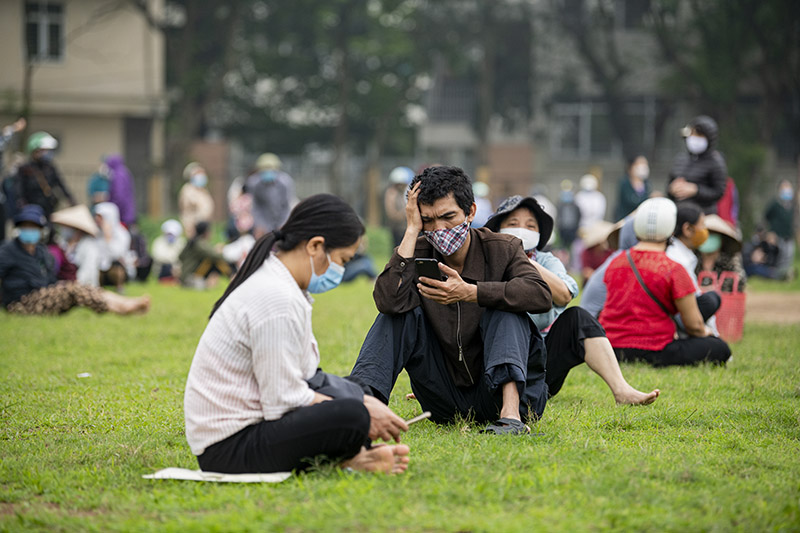 “ATM” gạo mở trở lại, nghìn người xếp hàng dài trong sân vận động - 19