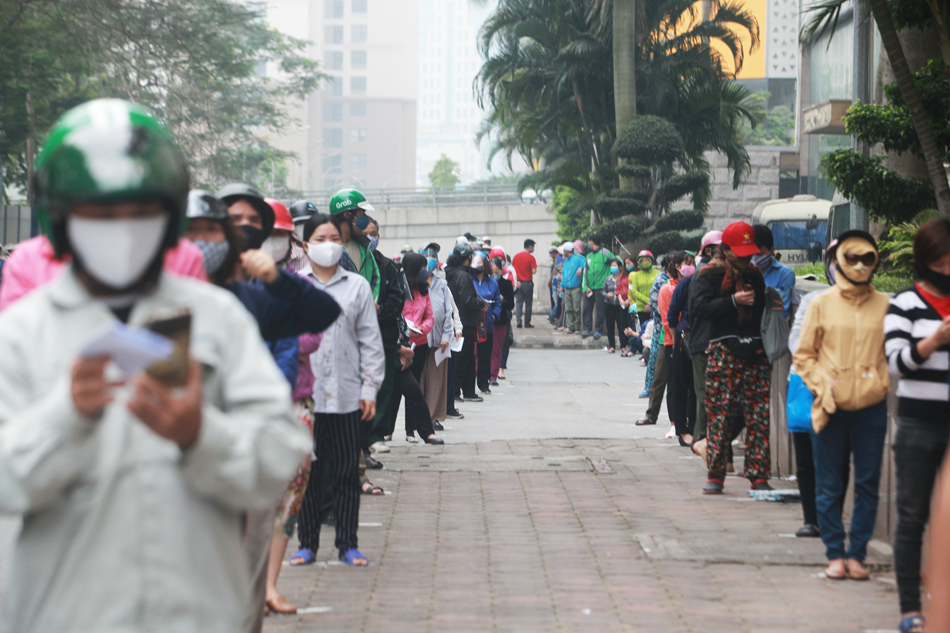 Phút hạnh phúc rơi nước mắt ở siêu thị giá 0 đồng trong mùa dịch Covid-19 - 3