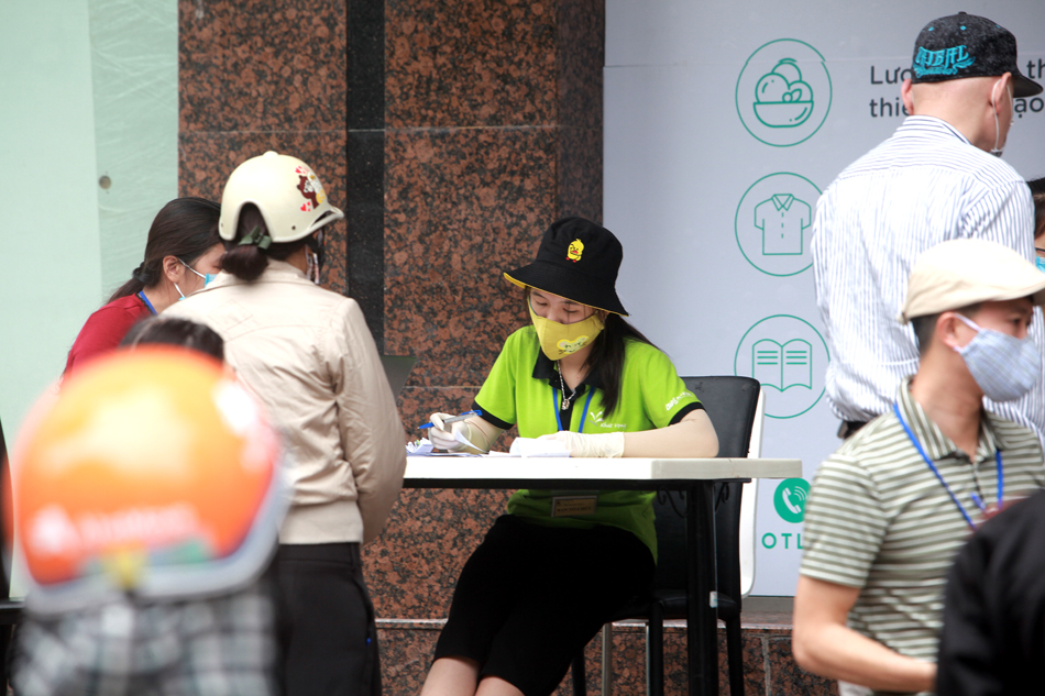 Phút hạnh phúc rơi nước mắt ở siêu thị giá 0 đồng trong mùa dịch Covid-19 - 8