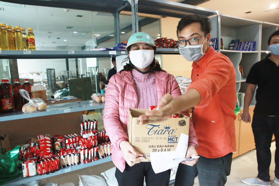 Phút hạnh phúc rơi nước mắt ở siêu thị giá 0 đồng trong mùa dịch Covid-19 - 9