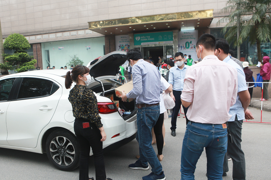 Phút hạnh phúc rơi nước mắt ở siêu thị giá 0 đồng trong mùa dịch Covid-19 - 10