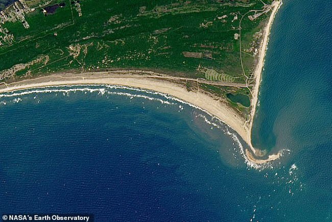 Hòn đảo "thoắt ẩn thoắt hiện" ở vùng biển đầy cá mập - 3