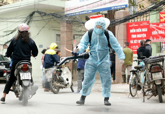 Cận cảnh xét nghiệm nhanh hàng trăm người ở chợ Ngã Tư Sở - 14