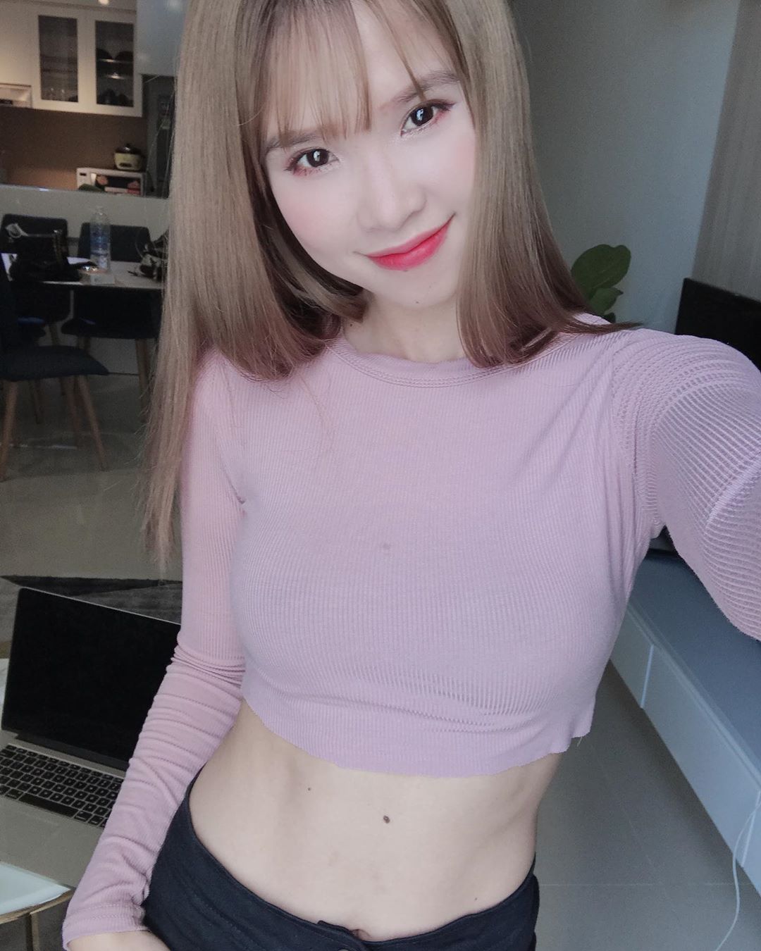 Khởi My tuổi 30 vẫn giữ eo thon dáng đẹp nuột nà chẳng khác gái đôi mươi - 2