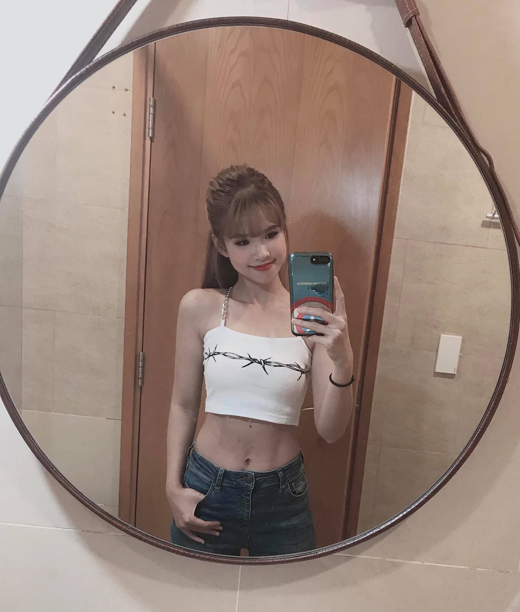 Khởi My tuổi 30 vẫn giữ eo thon dáng đẹp nuột nà chẳng khác gái đôi mươi - 3