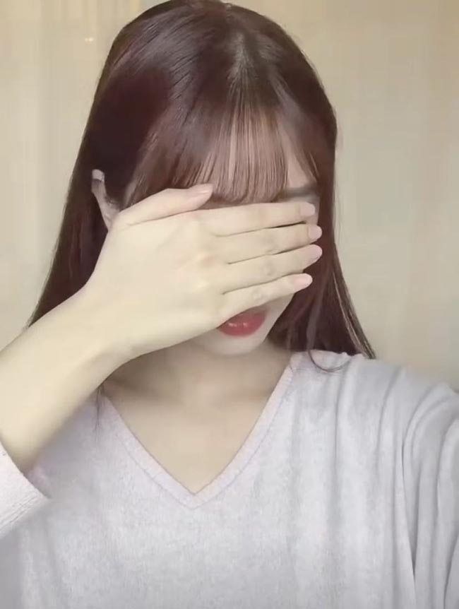 Mẹo đơn giản giúp tóc mái giữ dáng cả ngày, chẳng lo bị rối - 5