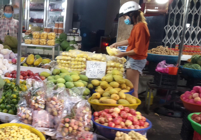 Vải thiều đầu mùa đã lo ế, giá rẻ - 1