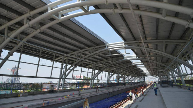 Cận cảnh công nhân tuyến metro số 1 TPHCM "đua tốc độ" dưới nắng bỏng rát - 7